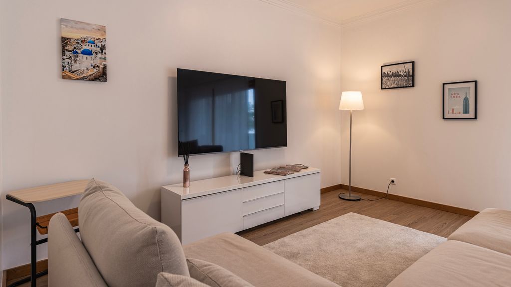 3 Bedroom Oeiras Wonder W/ Balcony by LovelyStay