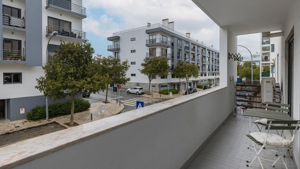 3 Bedroom Oeiras Wonder W/ Balcony by LovelyStay
