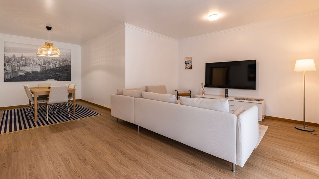 3 Bedroom Oeiras Wonder W/ Balcony by LovelyStay