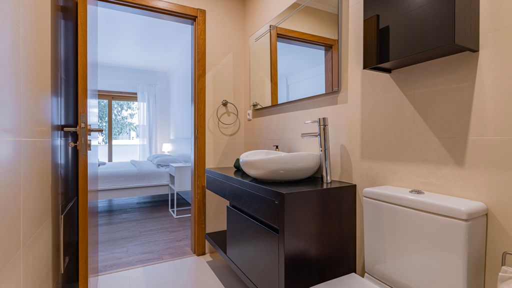 3 Bedroom Oeiras Wonder W/ Balcony by LovelyStay