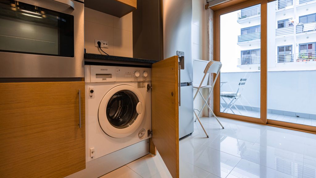 3 Bedroom Oeiras Wonder W/ Balcony by LovelyStay