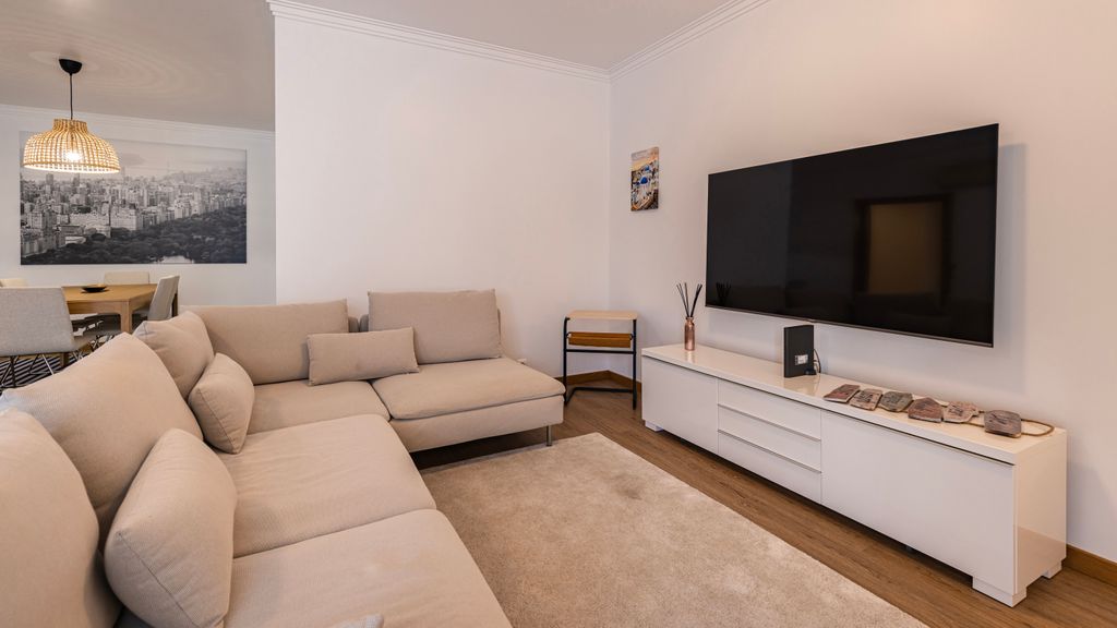 3 Bedroom Oeiras Wonder W/ Balcony by LovelyStay