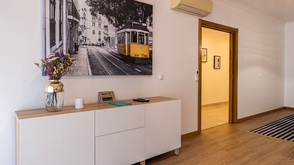 3 Bedroom Oeiras Wonder W/ Balcony by LovelyStay