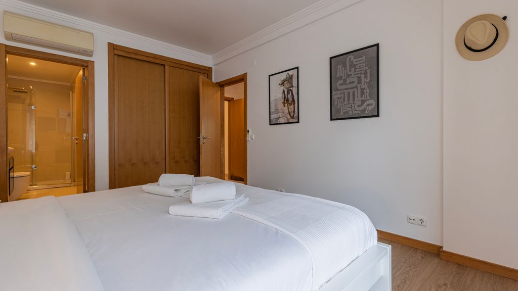3 Bedroom Oeiras Wonder W/ Balcony by LovelyStay