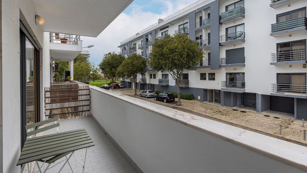 3 Bedroom Oeiras Wonder W/ Balcony by LovelyStay