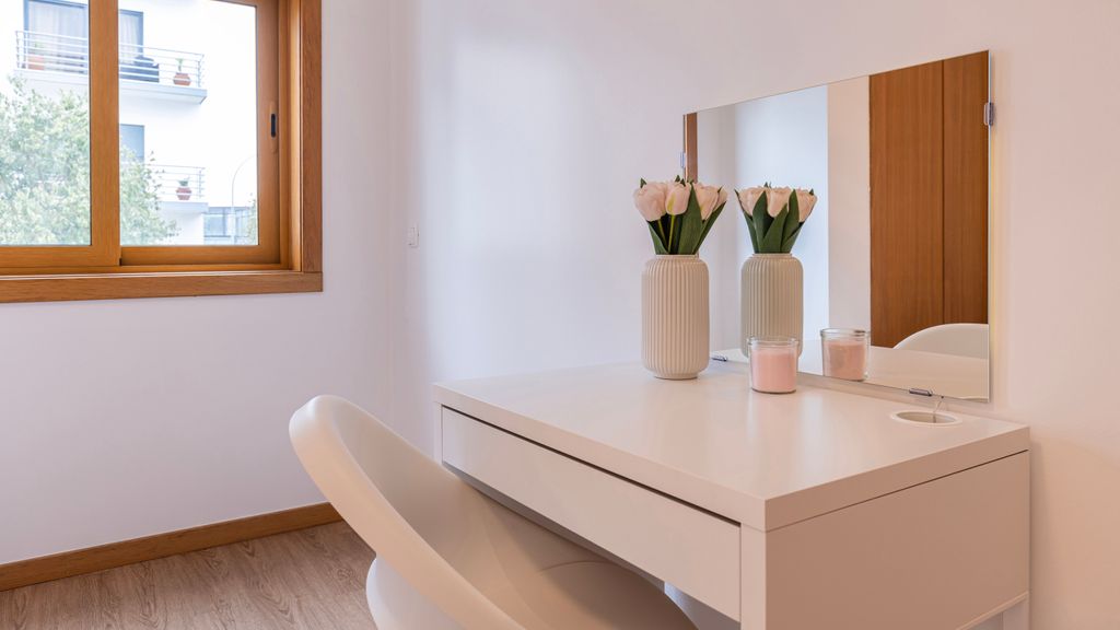 3 Bedroom Oeiras Wonder W/ Balcony by LovelyStay
