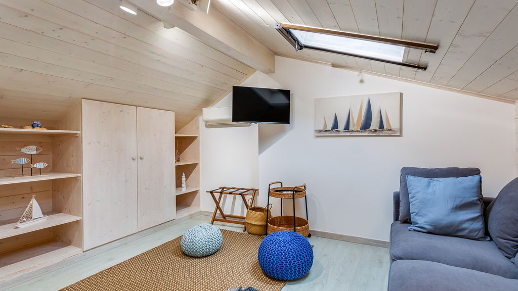 Glamorous 1 BDR Duplex Apartment by LovelyStay