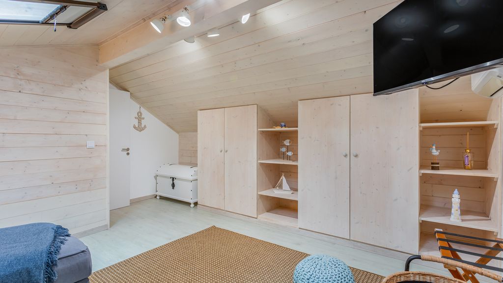 Glamorous 1 BDR Duplex Apartment by LovelyStay