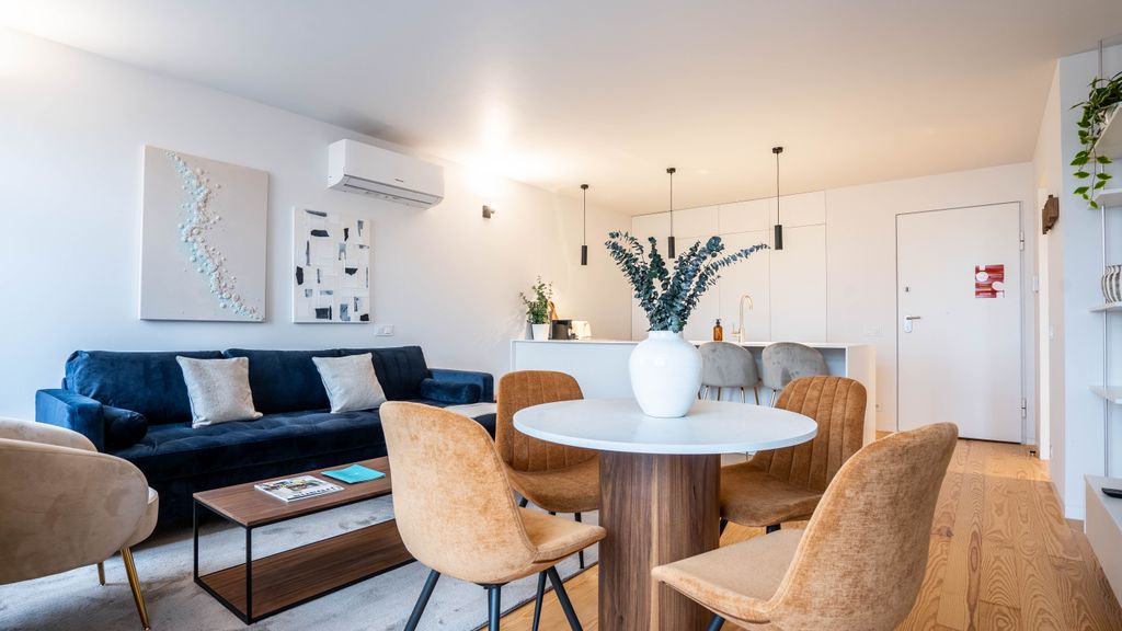 Penthouse w/ City Views | Almada 551