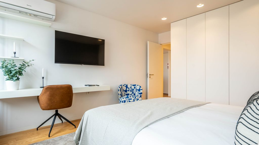 Penthouse w/ City Views | Almada 551