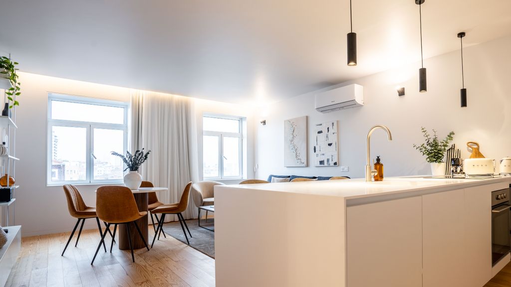 Penthouse w/ City Views | Almada 551