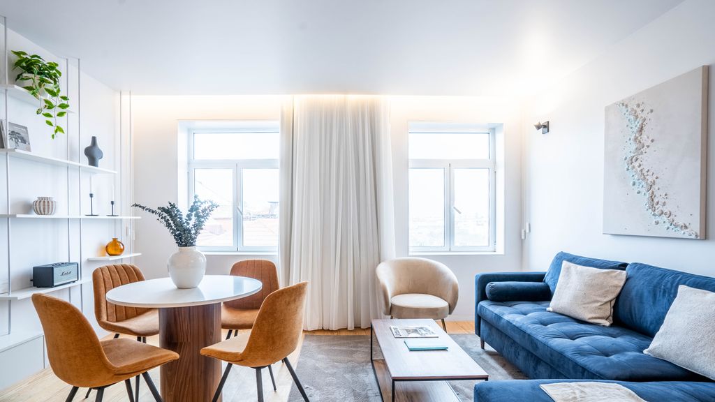 Penthouse w/ City Views | Almada 551