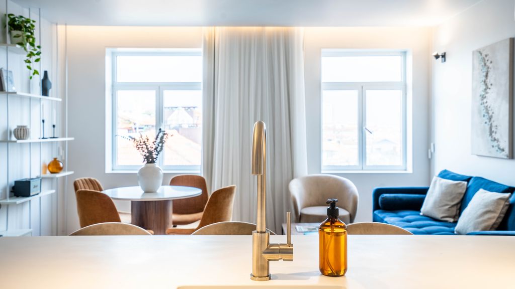 Penthouse w/ City Views | Almada 551
