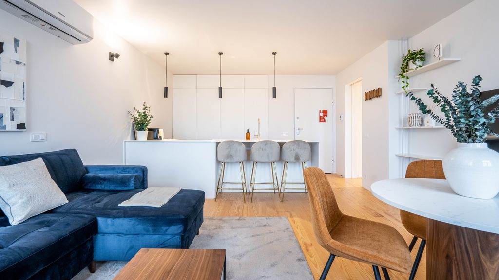 Penthouse w/ City Views | Almada 551