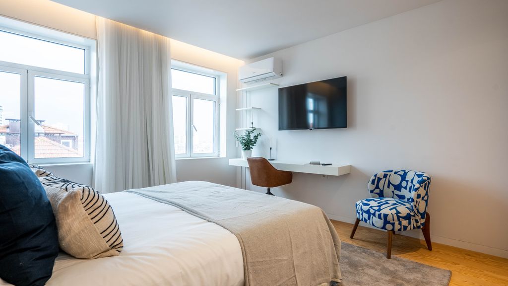 Penthouse w/ City Views | Almada 551