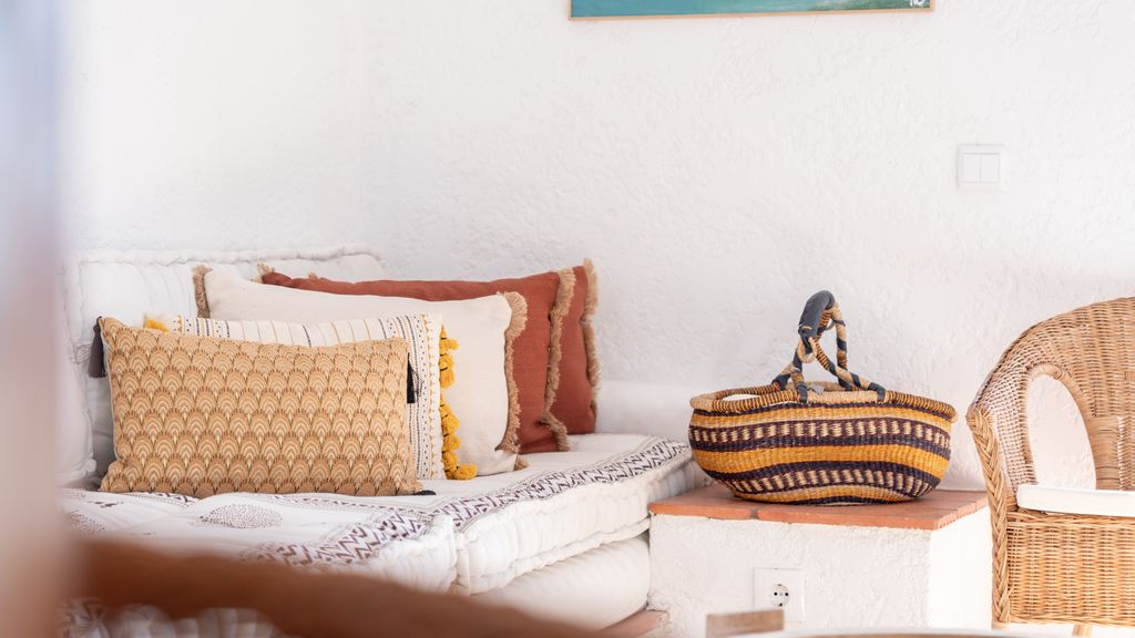 Comfy 2 BDR Apartment W/ Balcony by LovelyStay