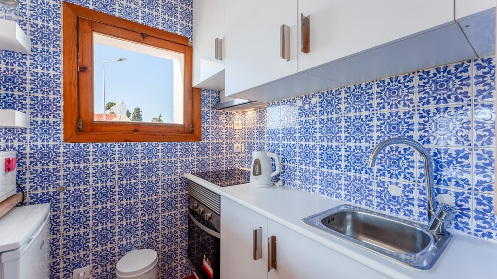 Comfy 2 BDR Apartment W/ Balcony by LovelyStay