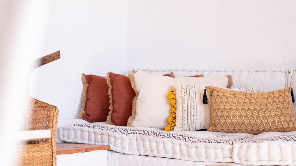 Comfy 2 BDR Apartment W/ Balcony by LovelyStay