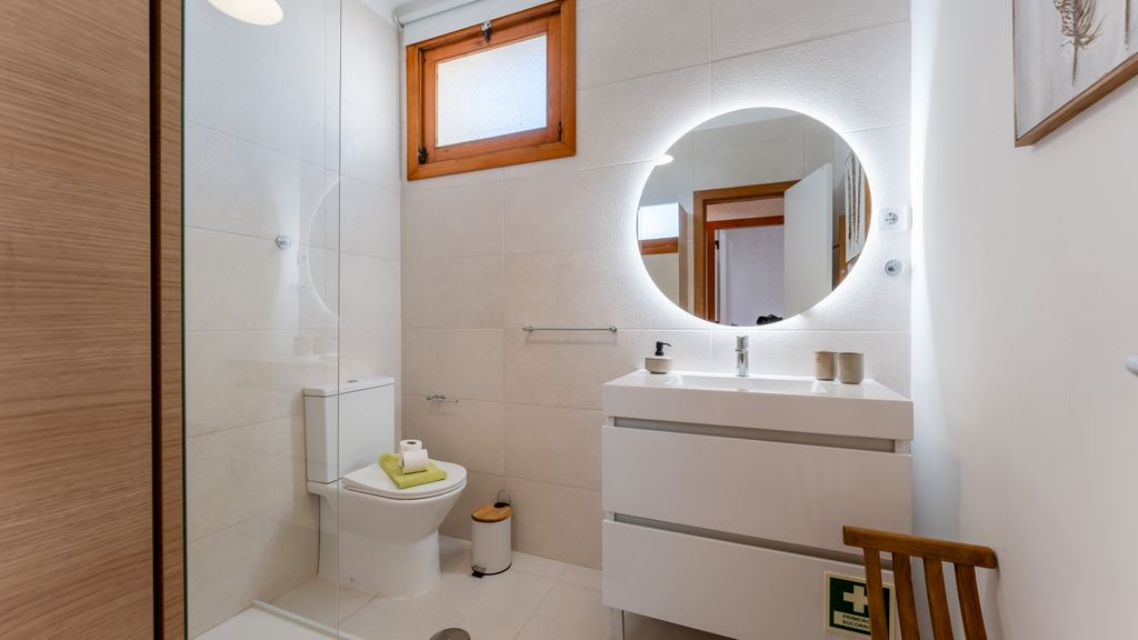 Comfy 2 BDR Apartment W/ Balcony by LovelyStay