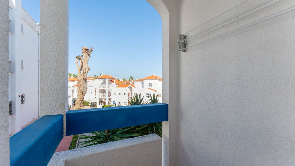 Comfy 2 BDR Apartment W/ Balcony by LovelyStay