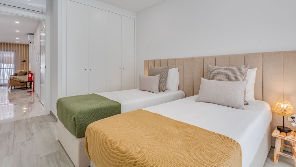 Sublime and Bright 2 BDR Apartment by LovelyStay
