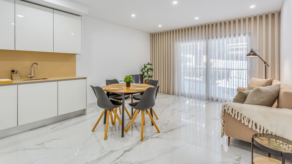 Sublime and Bright 2 BDR Apartment by LovelyStay