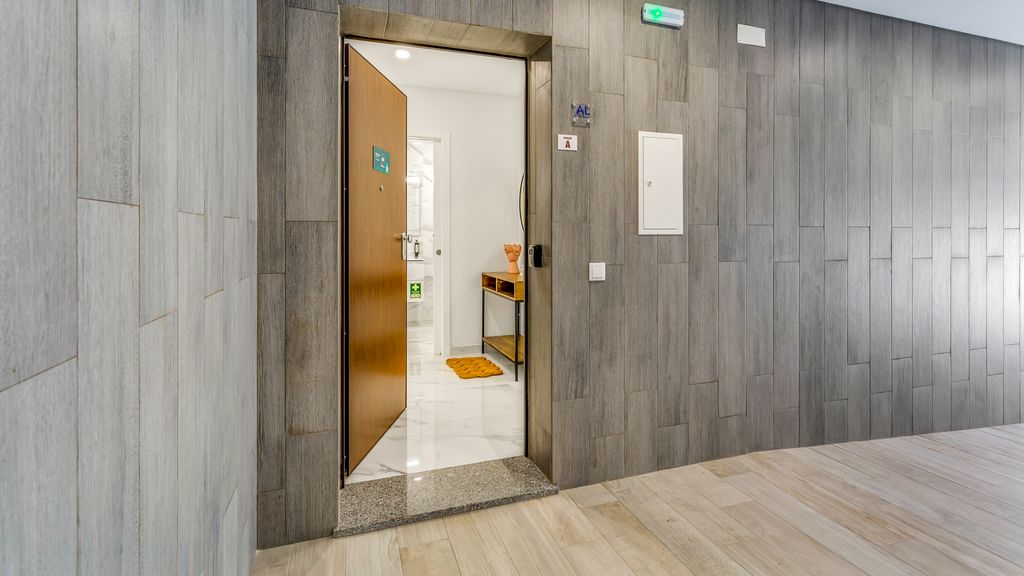 Sublime and Bright 2 BDR Apartment by LovelyStay