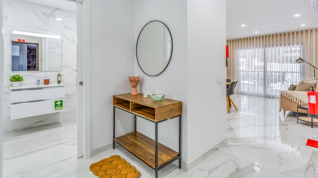 Sublime and Bright 2 BDR Apartment by LovelyStay