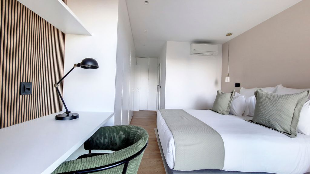 Roots Loft by LovelyStay