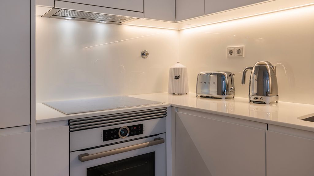 Deluxe 1 BDR Apartment W/ Pool by LovelyStay