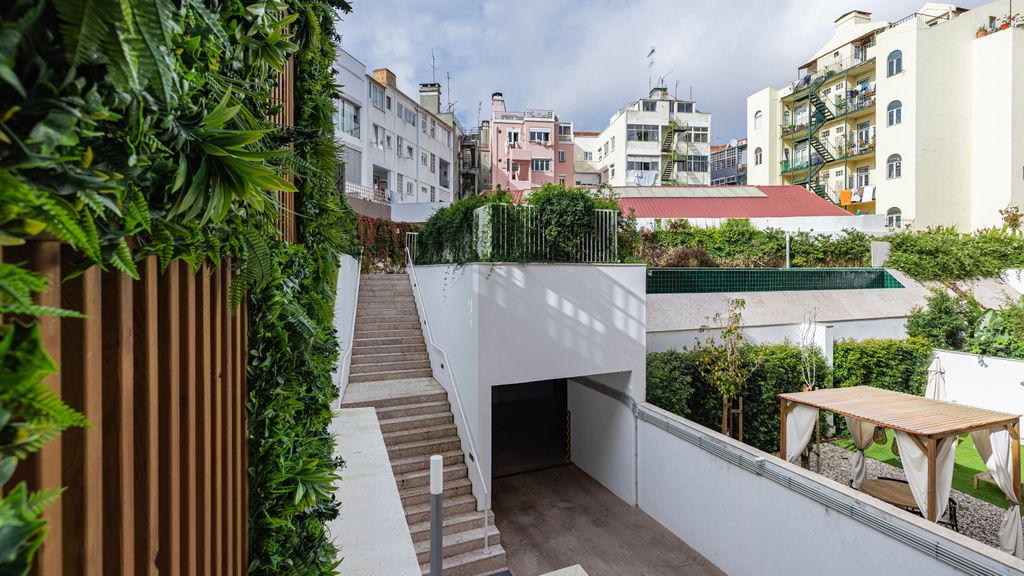 Deluxe 1 BDR Apartment W/ Pool by LovelyStay