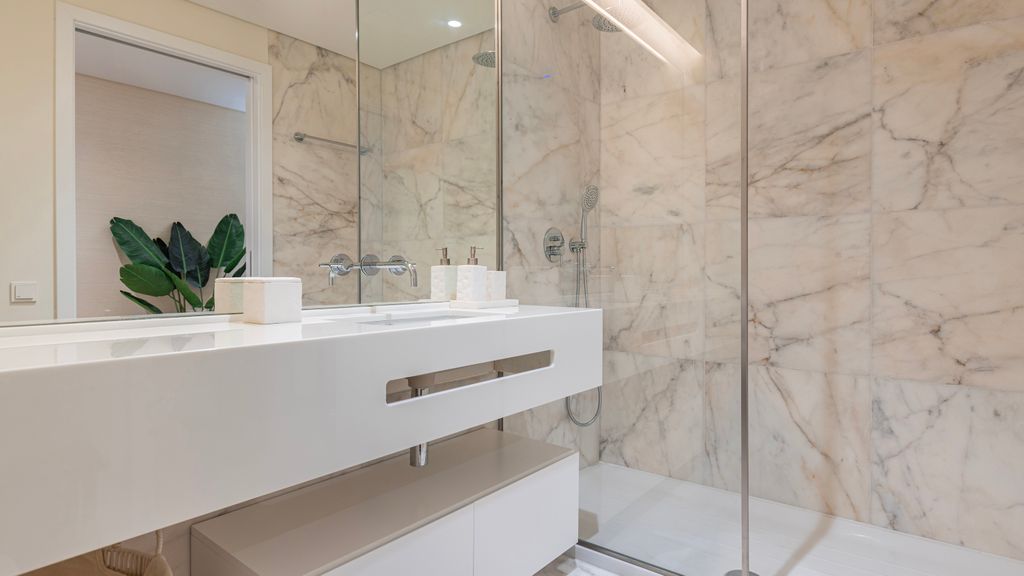 Deluxe 1 BDR Apartment W/ Pool by LovelyStay