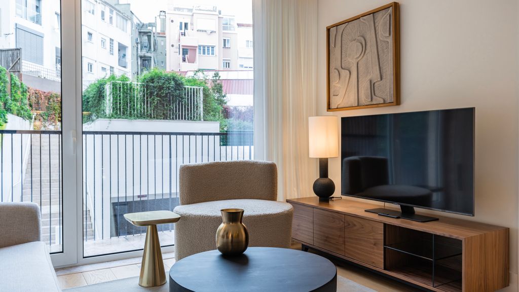 Deluxe 1 BDR Apartment W/ Pool by LovelyStay