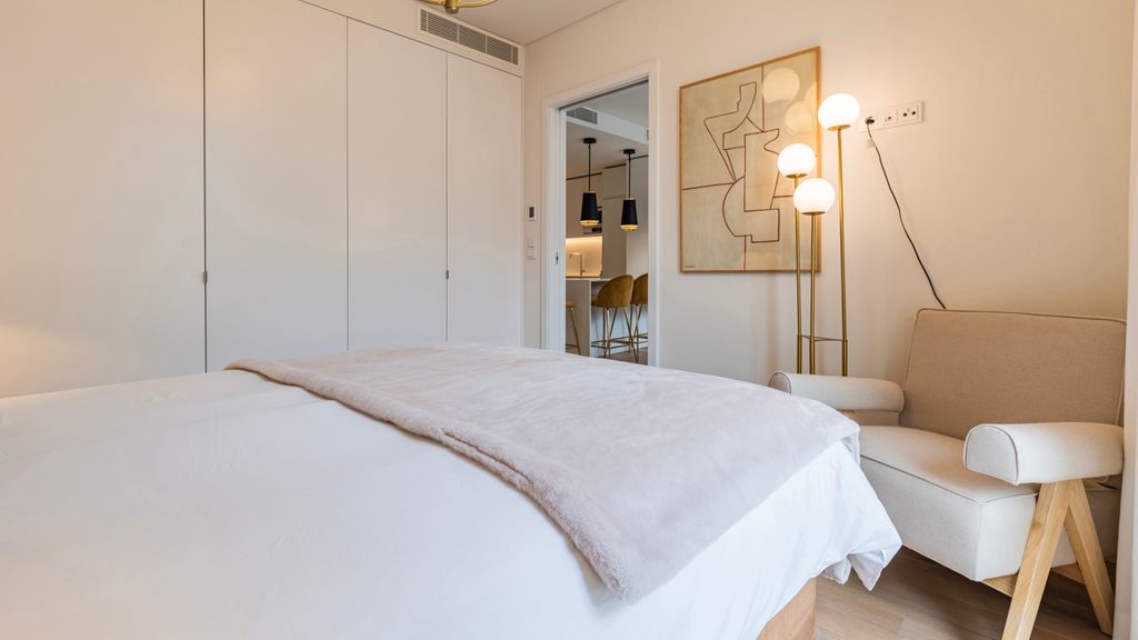 Deluxe 1 BDR Apartment W/ Pool by LovelyStay
