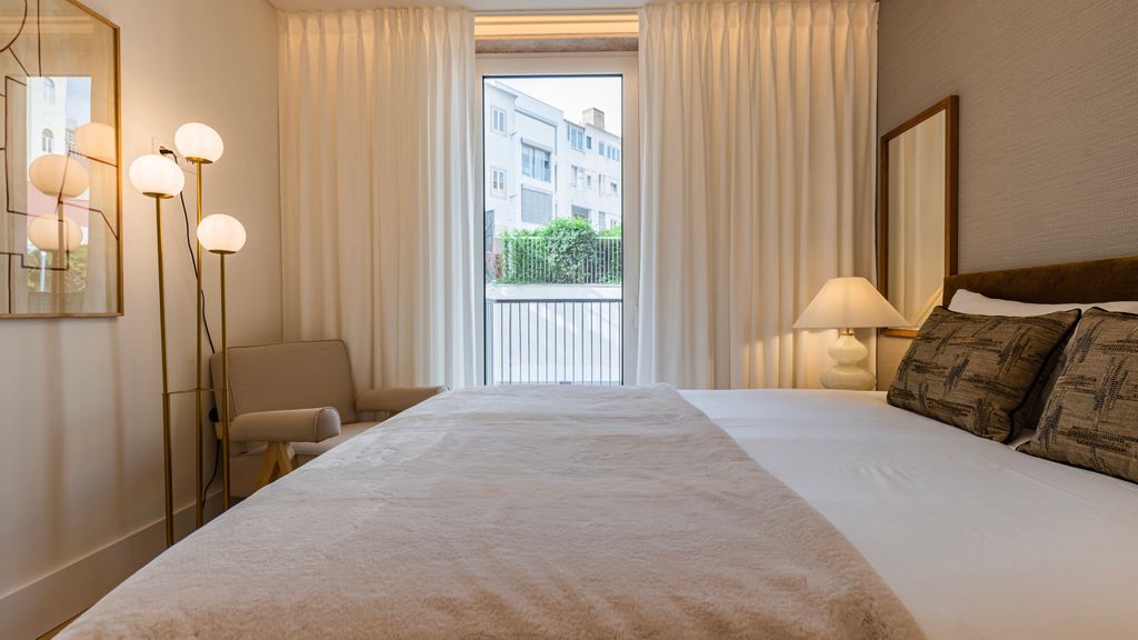 Deluxe 1 BDR Apartment W/ Pool by LovelyStay