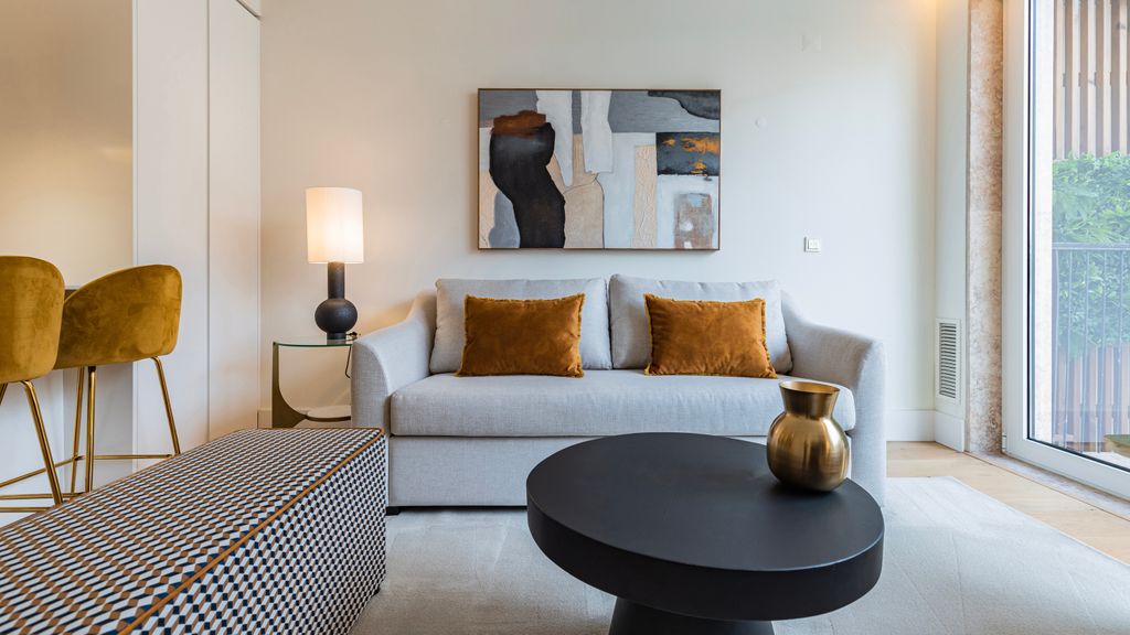 Deluxe 1 BDR Apartment W/ Pool by LovelyStay