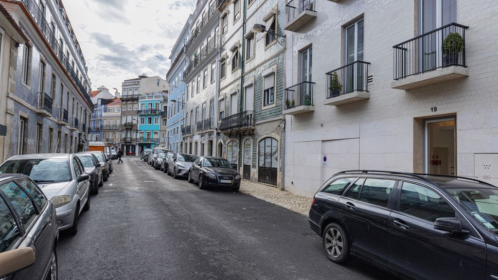 Deluxe 1 BDR Apartment W/ Pool by LovelyStay