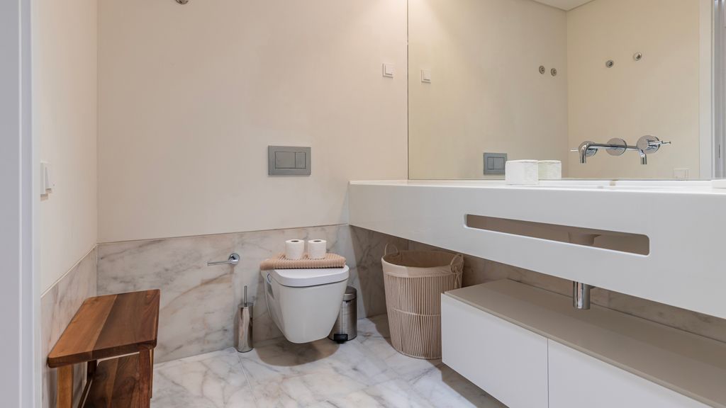 Deluxe 1 BDR Apartment W/ Pool by LovelyStay