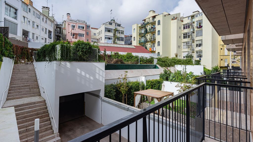 Deluxe 1 BDR Apartment W/ Pool by LovelyStay