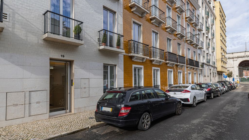 Deluxe 1 BDR Apartment W/ Pool by LovelyStay