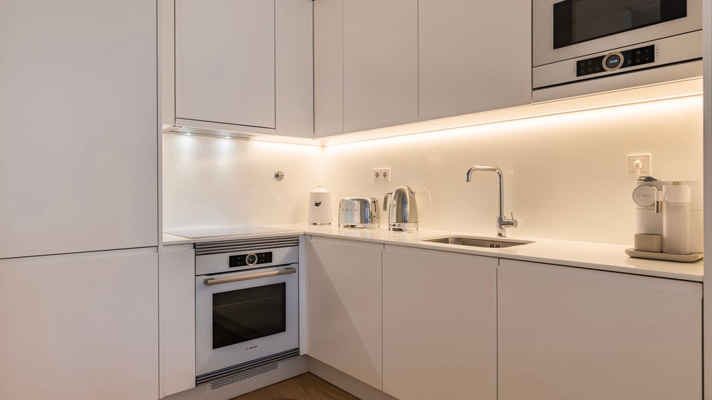 Deluxe 1 BDR Apartment W/ Pool by LovelyStay