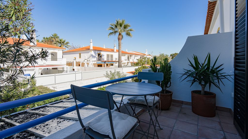 Vila Ramalhete W/ 3 BDR & Balcony by LovelyStay