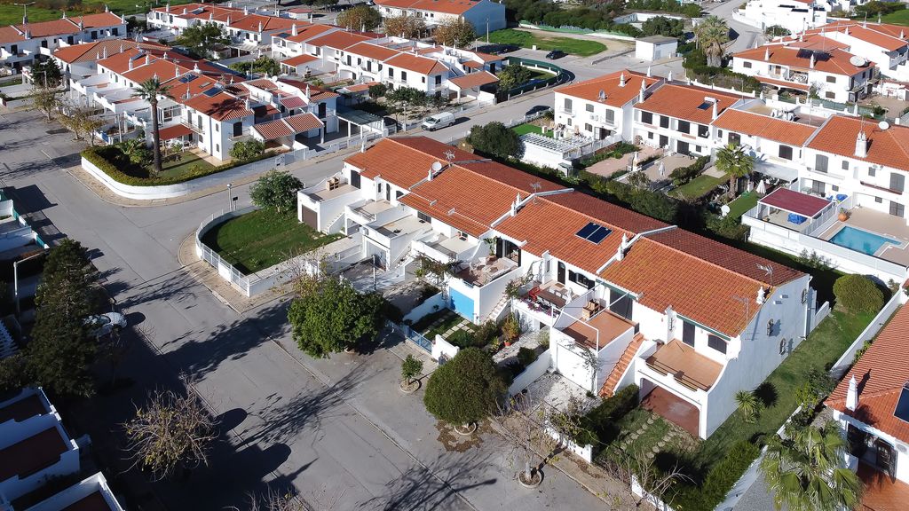 Vila Ramalhete W/ 3 BDR & Balcony by LovelyStay