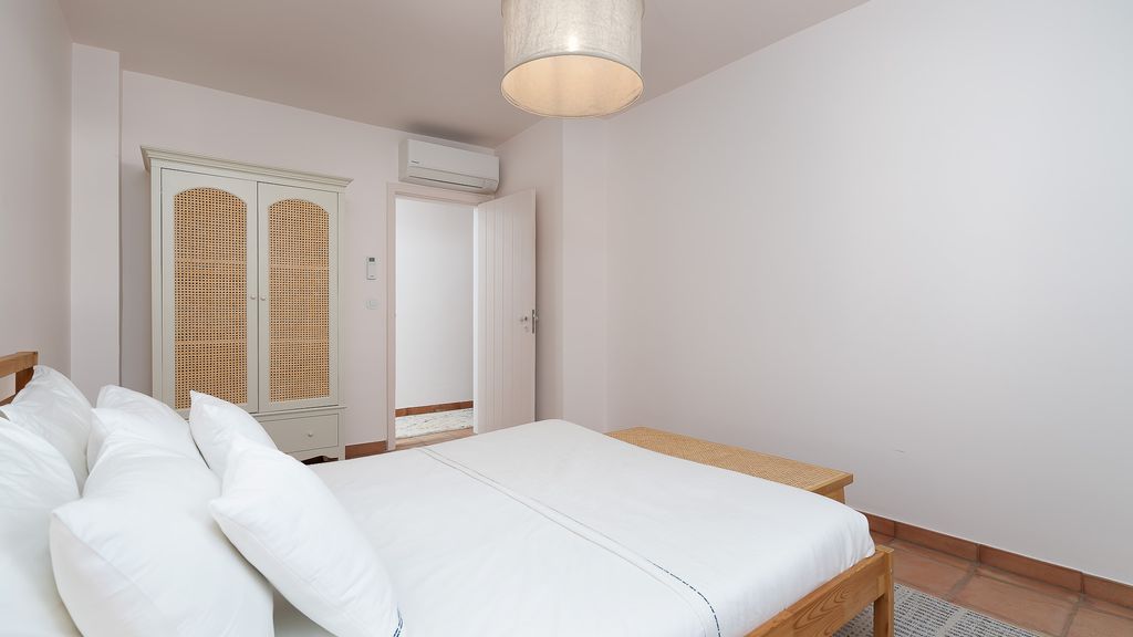 Vila Ramalhete W/ 3 BDR & Balcony by LovelyStay