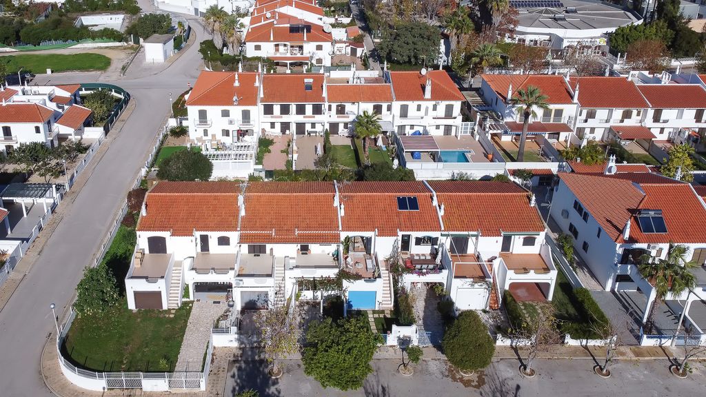 Vila Ramalhete W/ 3 BDR & Balcony by LovelyStay