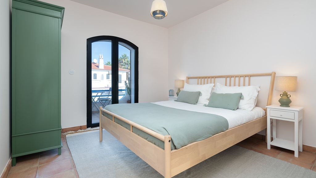 Vila Ramalhete W/ 3 BDR & Balcony by LovelyStay