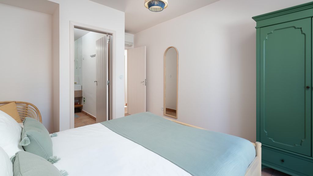Vila Ramalhete W/ 3 BDR & Balcony by LovelyStay