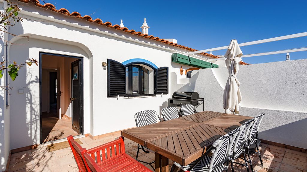 Vila Ramalhete W/ 3 BDR & Balcony by LovelyStay