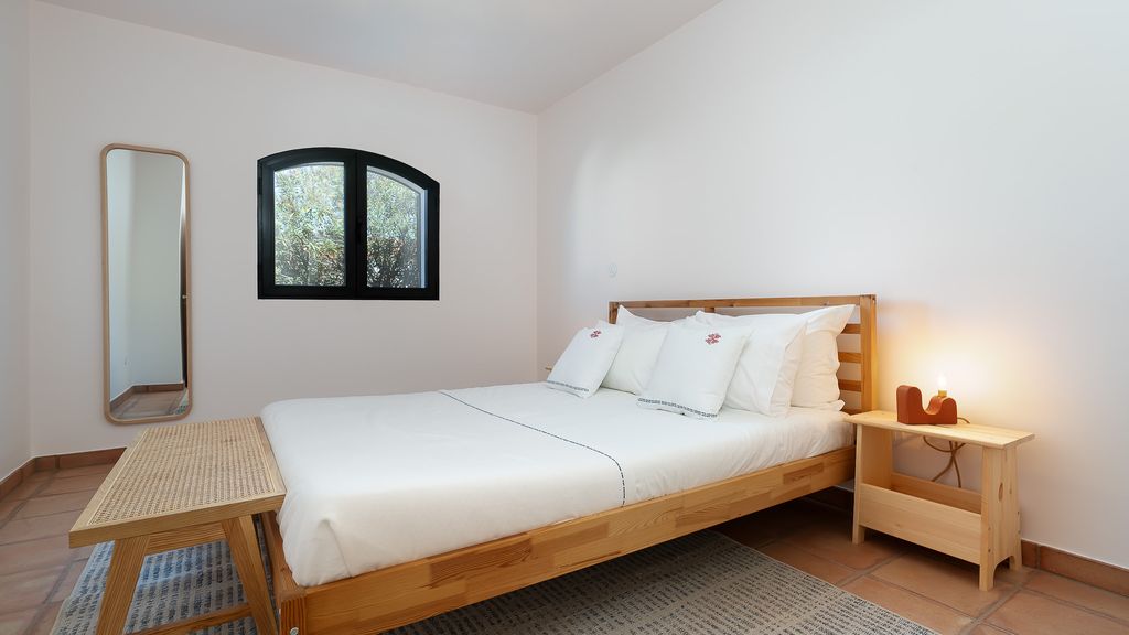Vila Ramalhete W/ 3 BDR & Balcony by LovelyStay