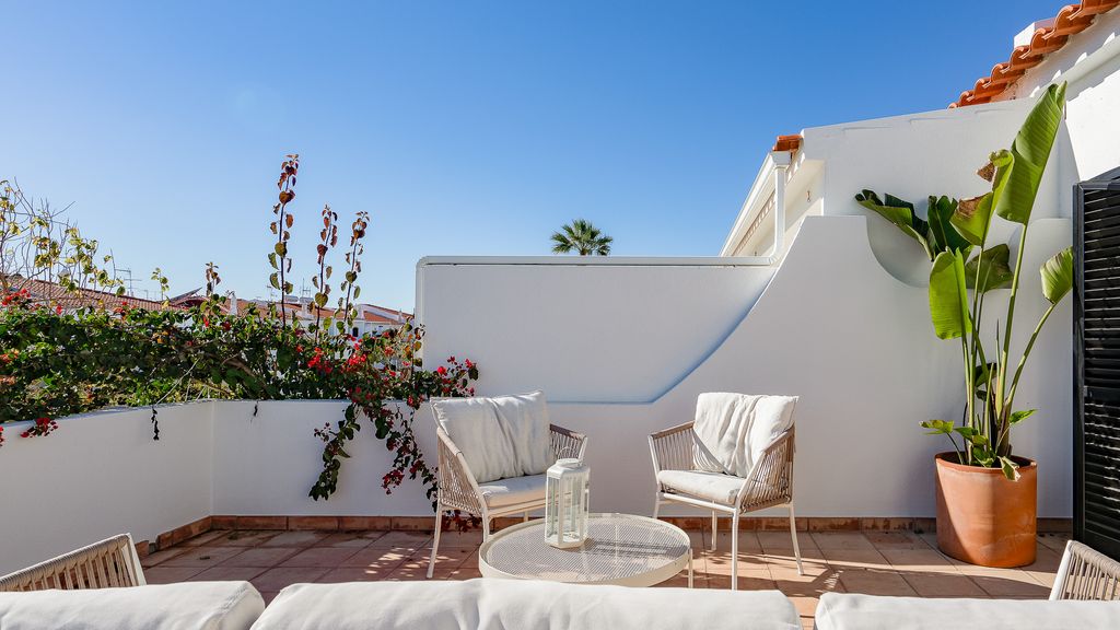 Vila Ramalhete W/ 3 BDR & Balcony by LovelyStay